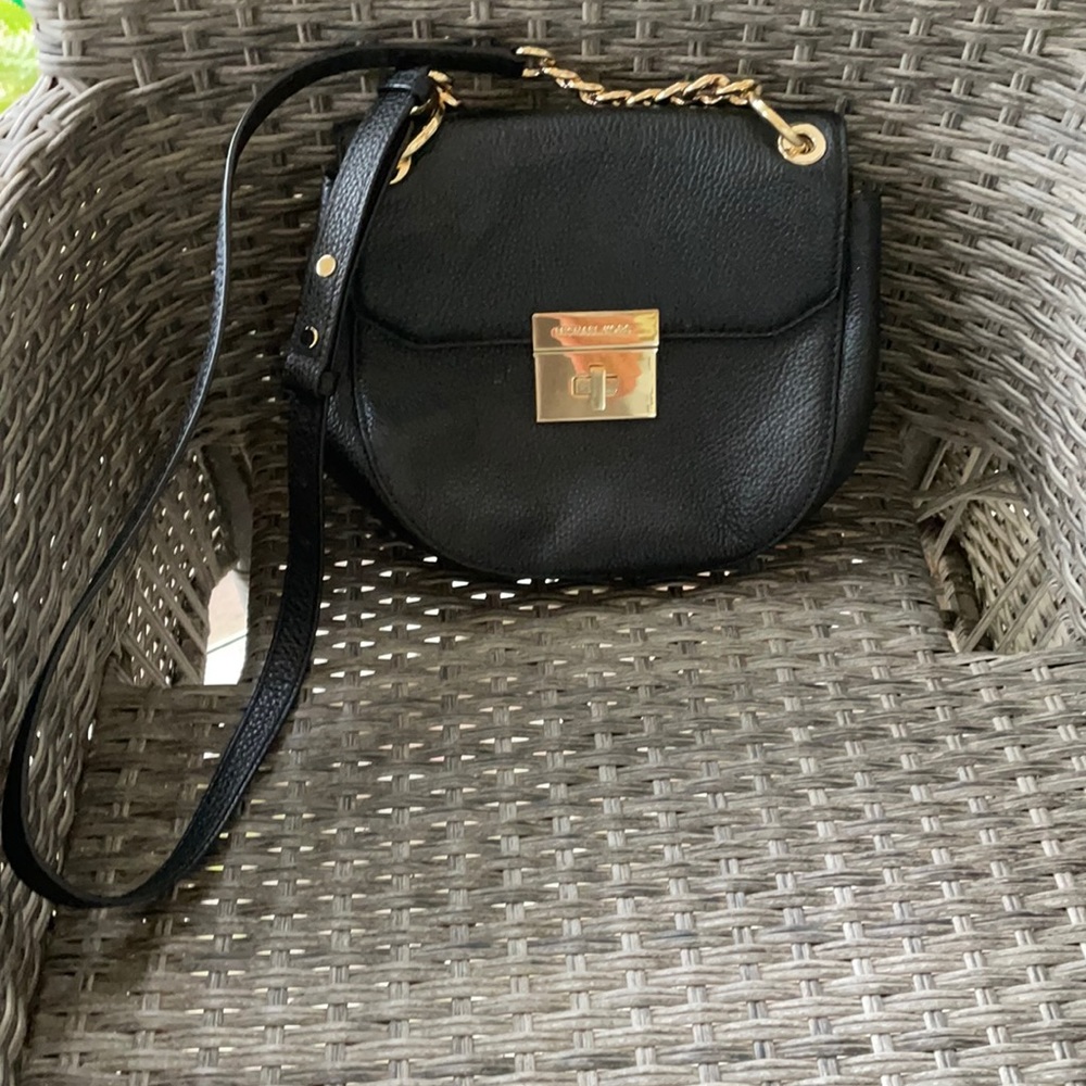 BLACK MICHAEL KORS SHOULDER BAG